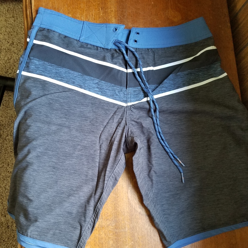 NWT UV Skinz board shorts